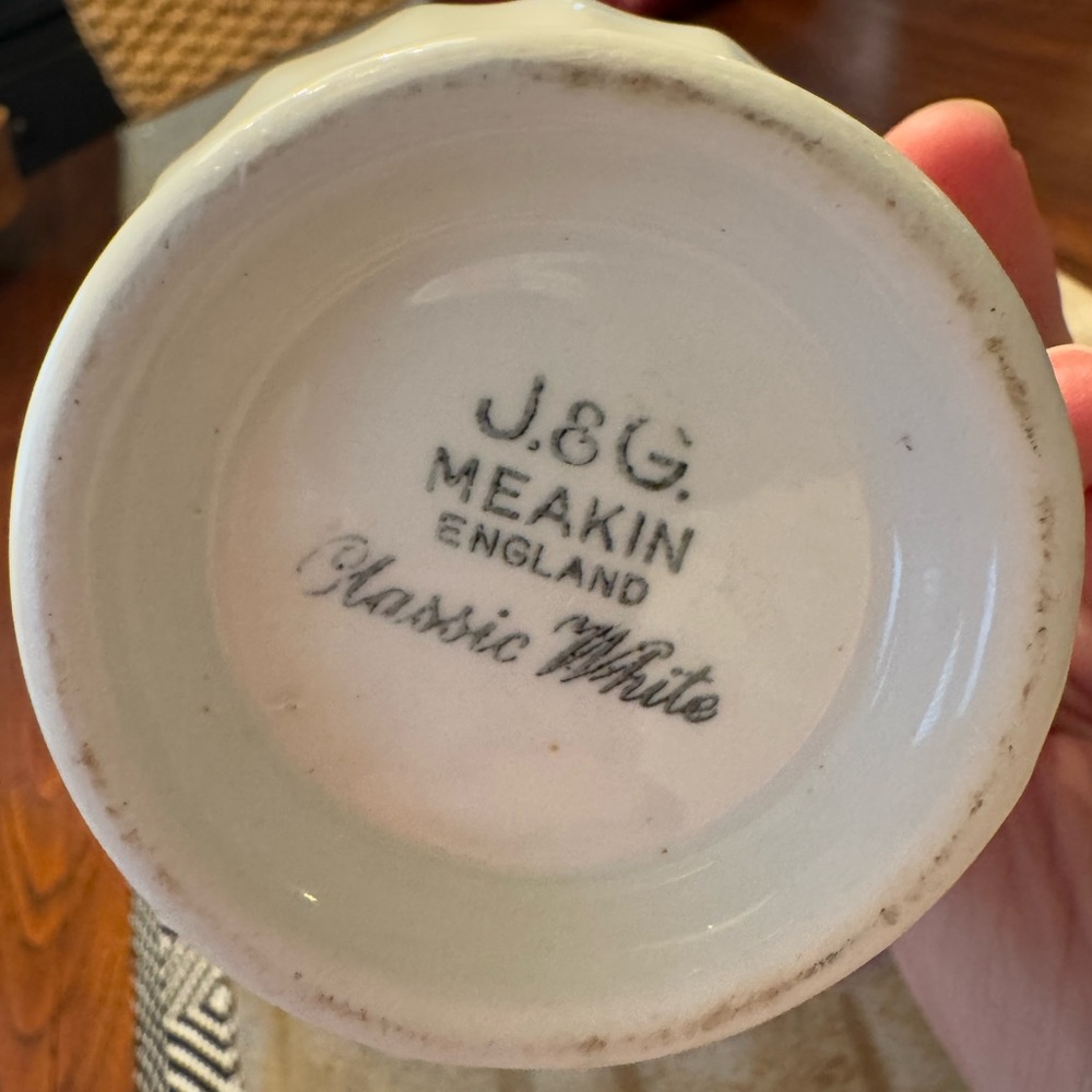 Set of vintage white creamers - Picture 3 of 7